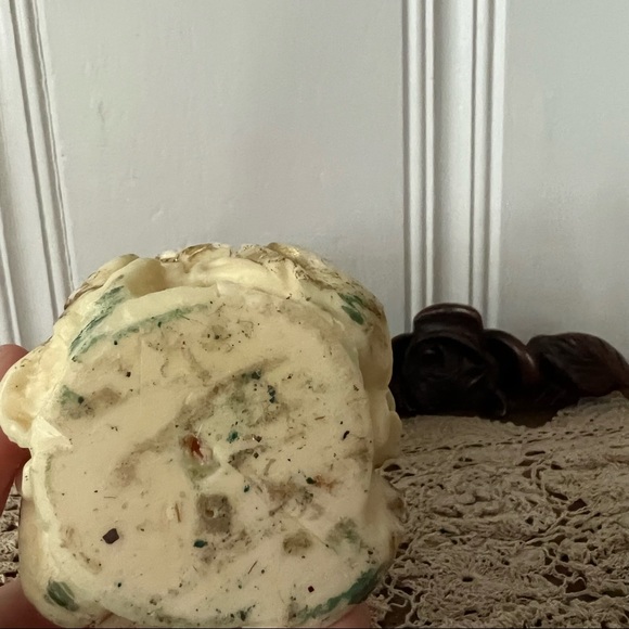 Vintage Ornate Pillar Candle - Picture 4 of 6